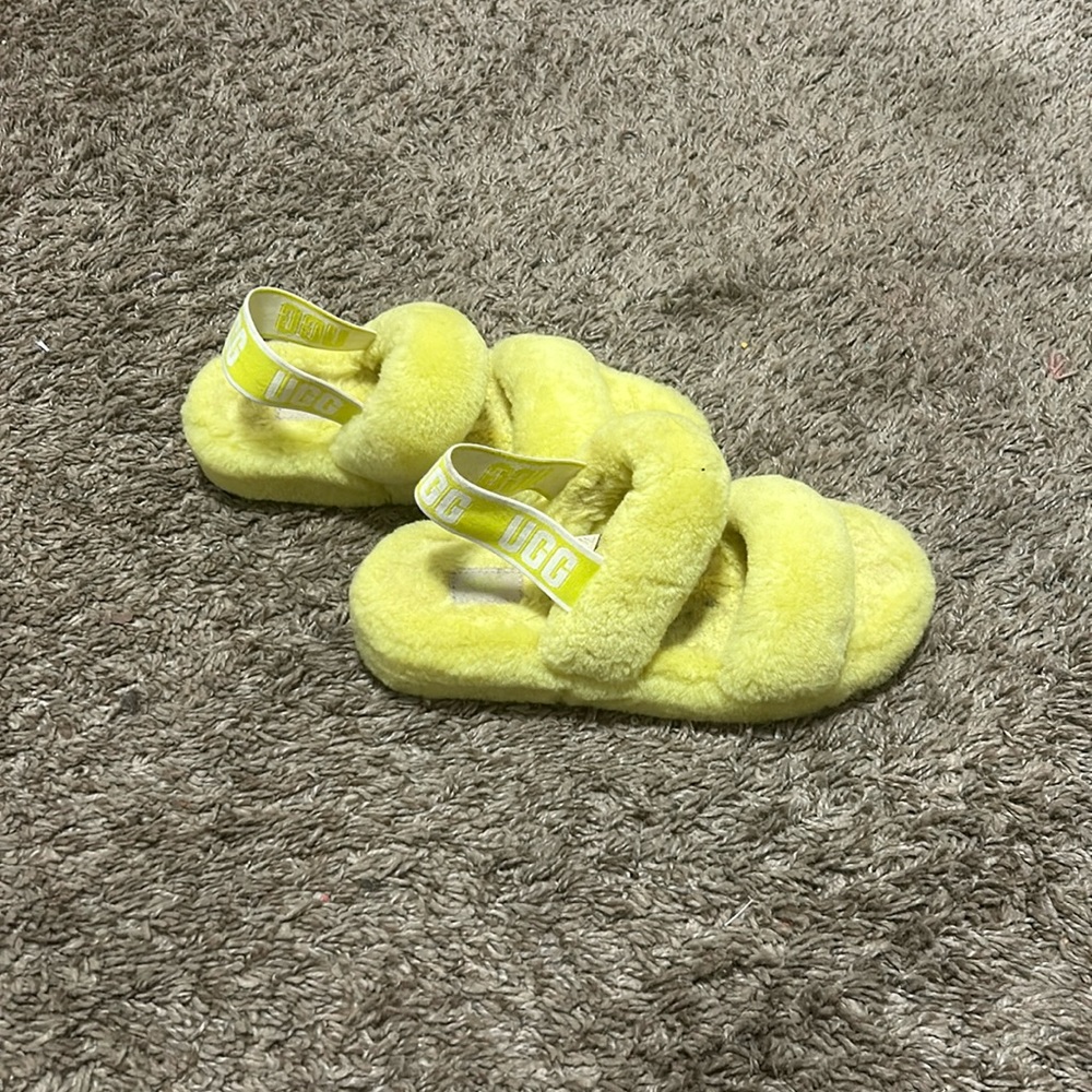 Ugg, fur sandals